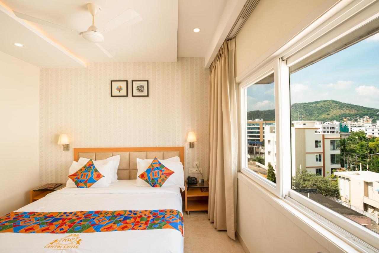 Kvr Capitol Suites Vijayawāda Exterior foto