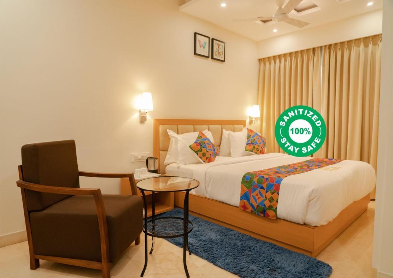Kvr Capitol Suites Vijayawāda Exterior foto